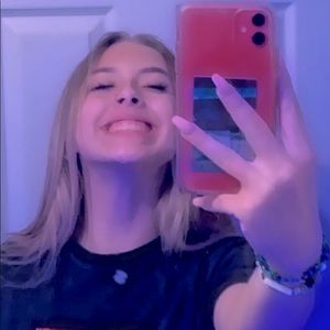 Meet your Posher, Emilee